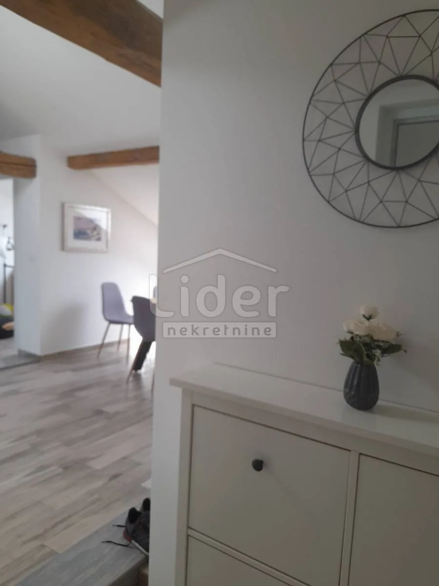 novoadaptirani stan u centru kastva 136m2 - slika 2