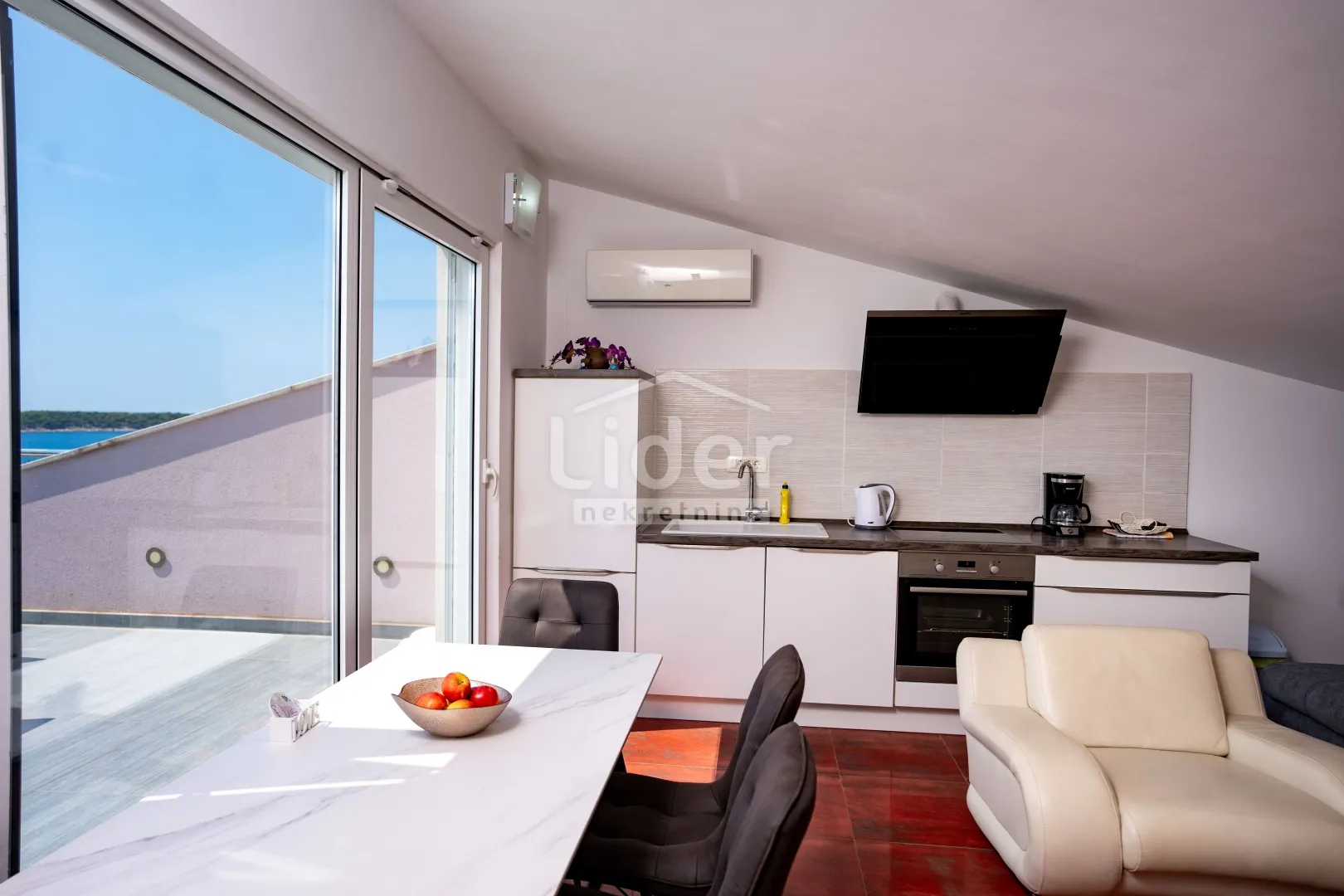 rab, barbat, apartman 150 m2 s prekrasnim pogledom - slika 16