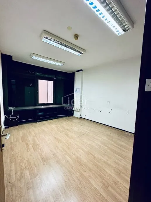 poslovni prostor centar, 3 kancelarije - slika 3