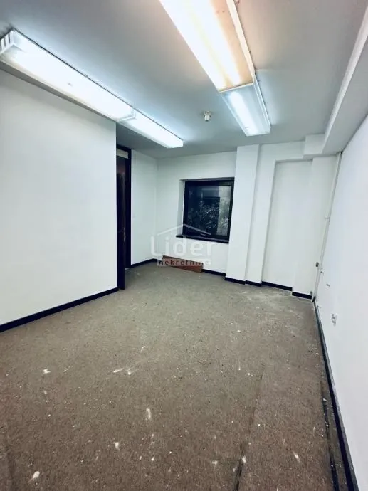 poslovni prostor centar, 3 kancelarije - slika 9