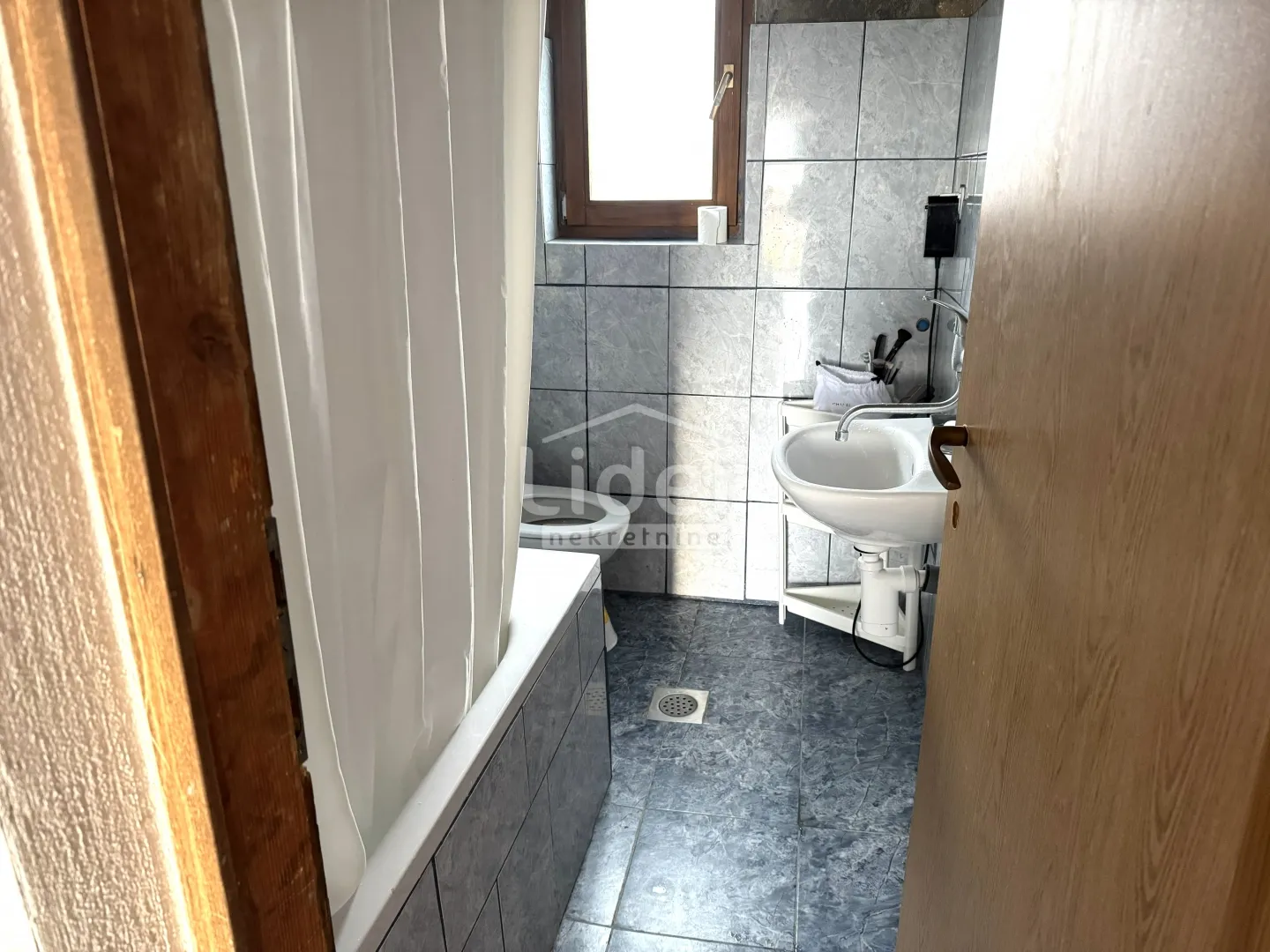 kruševo, samostojeću kuću na 80m od mora prodajemo - slika 11
