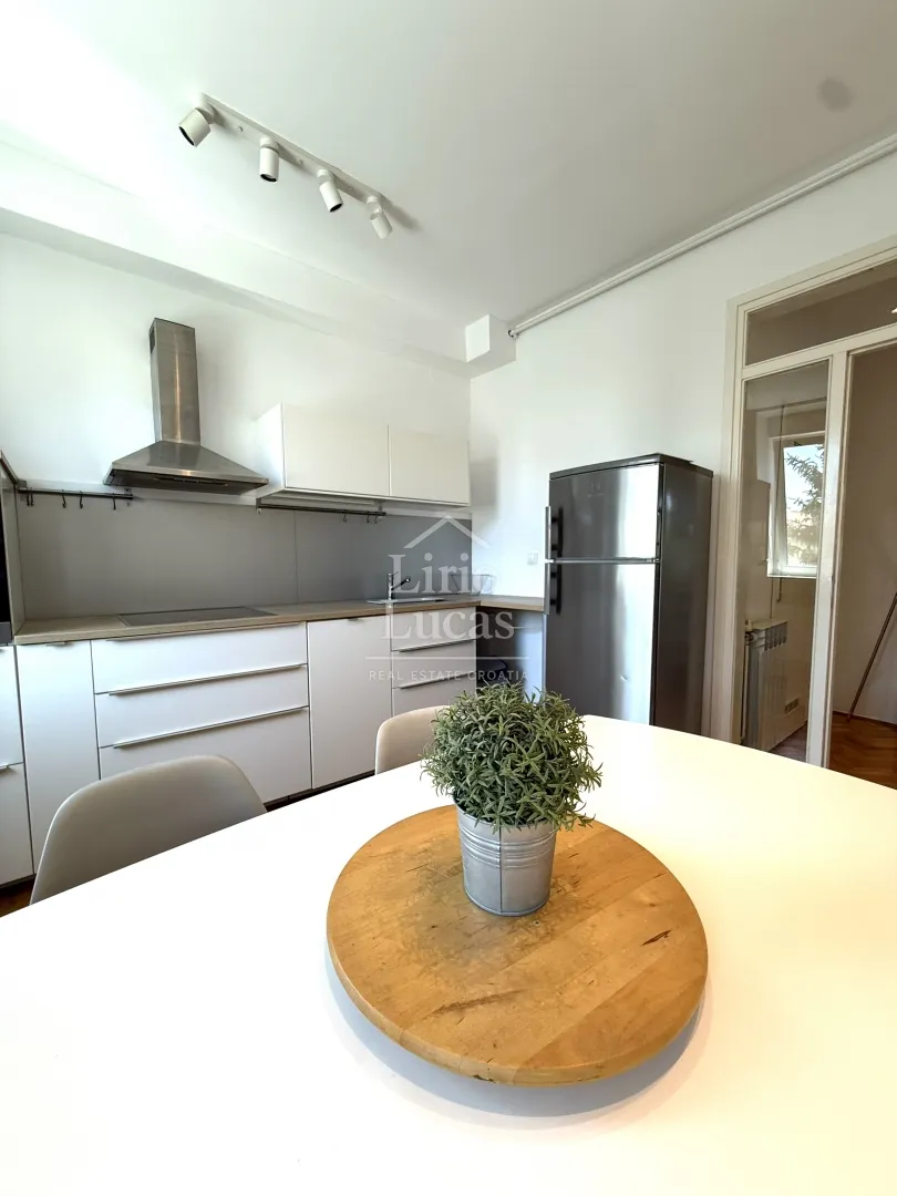 Zagreb Centar, Krešimirov trg, jednosoban stan površine 41,5 m2