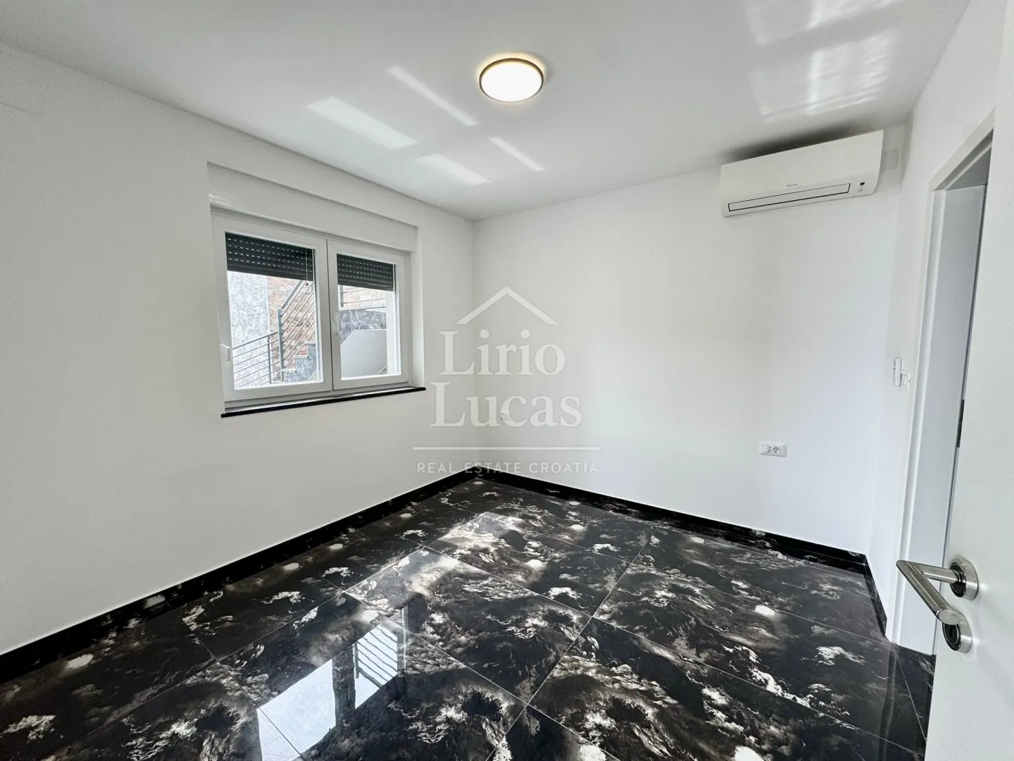 ekskluzivna zgrada površine 302m 2 s pogledom na more - lovran - slika 12