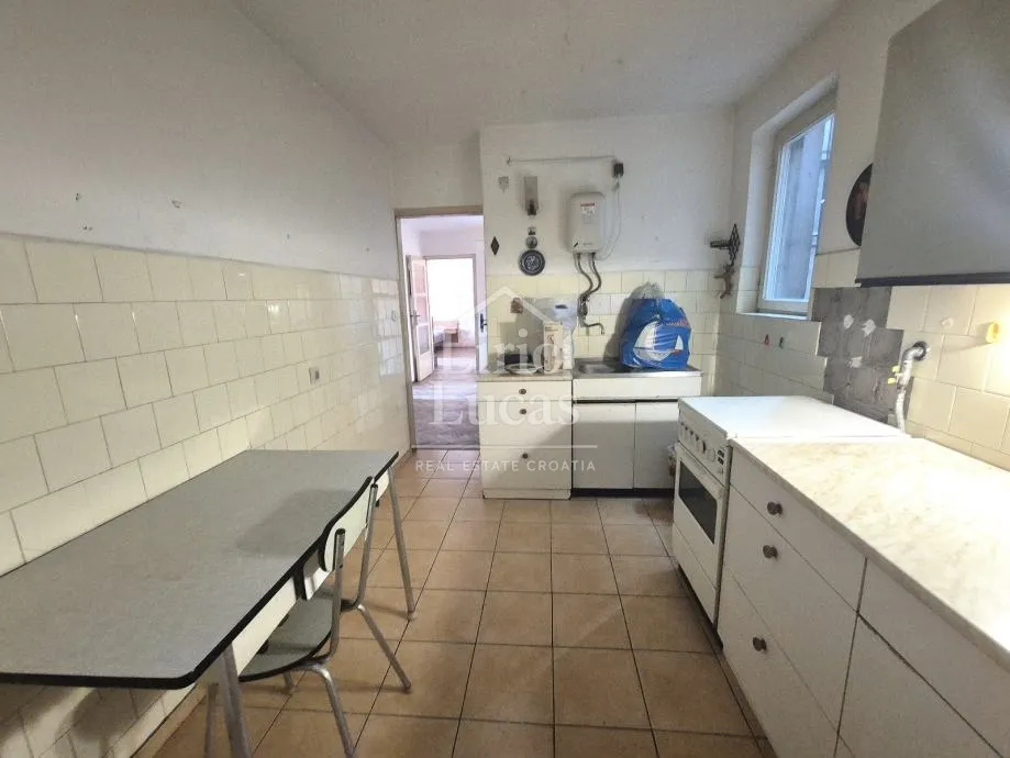 donji grad - trosoban stan za adaptaciju, 92m2 - slika 8