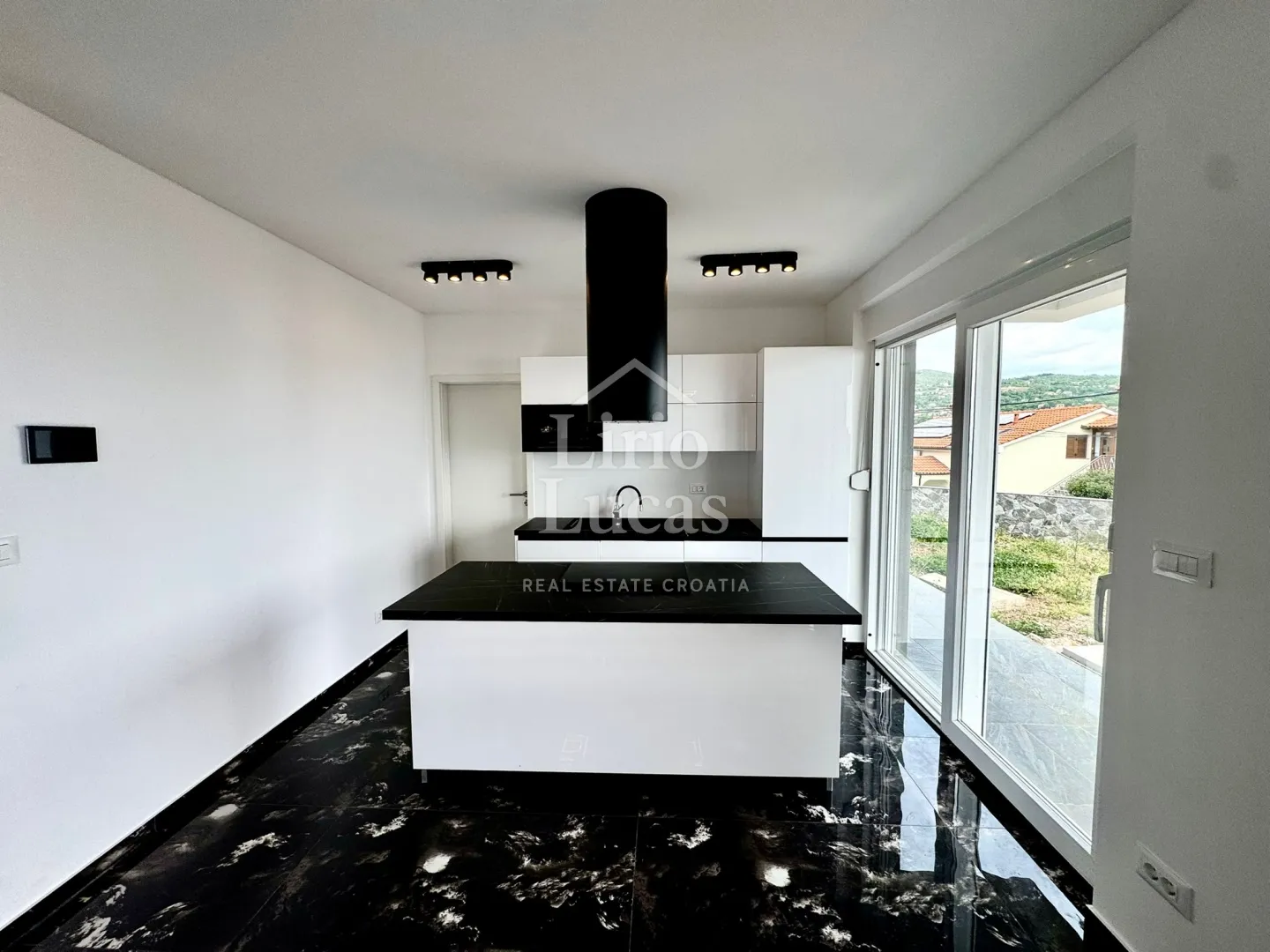 ekskluzivna zgrada površine 302m 2 s pogledom na more - lovran - slika 4