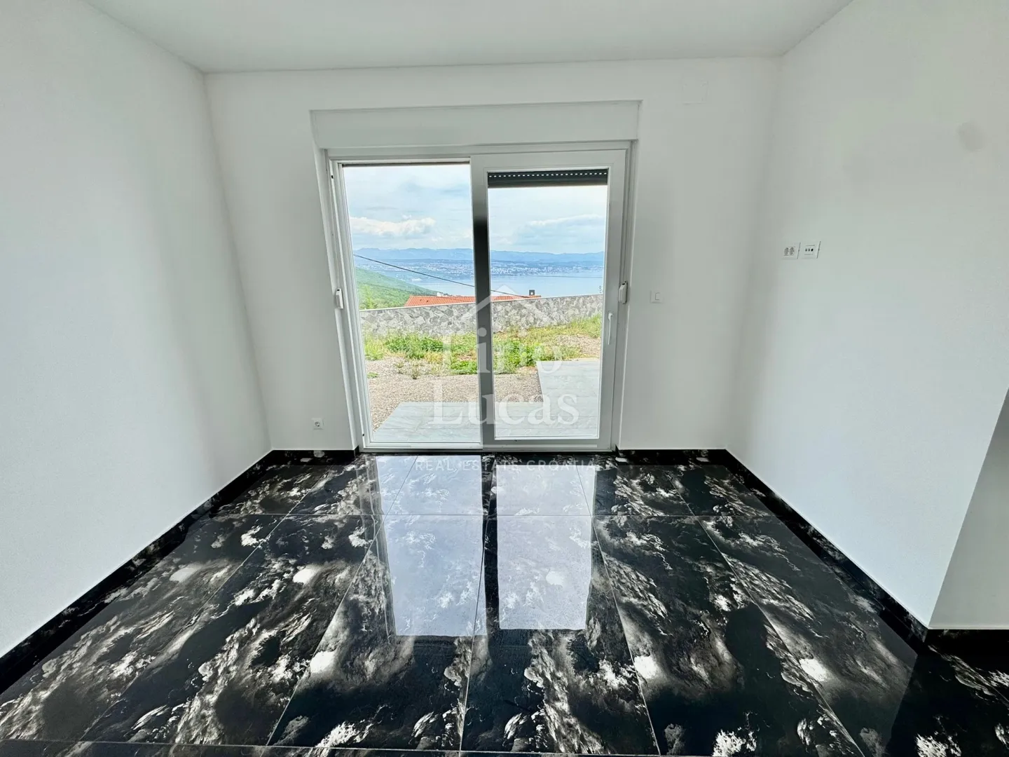 ekskluzivna zgrada površine 302m 2 s pogledom na more - lovran - slika 8