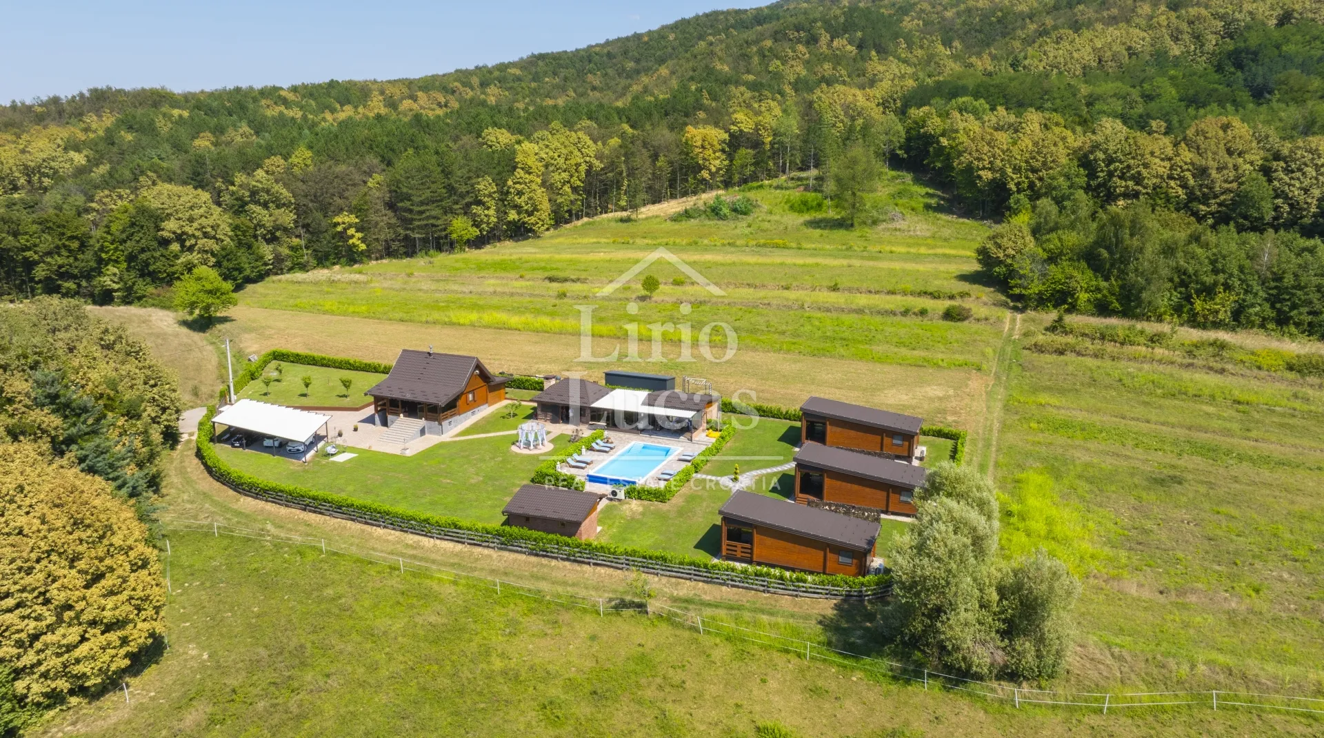 ekskluzivno imanje s kućom, tri bungalova, saunom i bazenom - slika 11