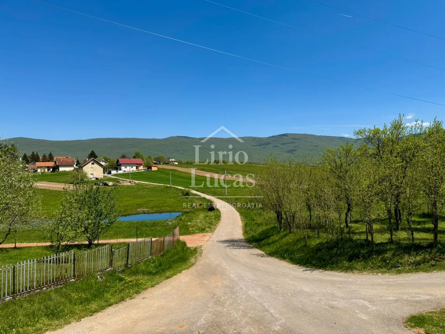 građevinsko zemljište u srcu like 1457m2 - slika 11