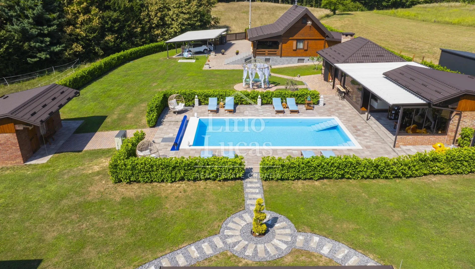 ekskluzivno imanje s kućom, tri bungalova, saunom i bazenom - slika 13