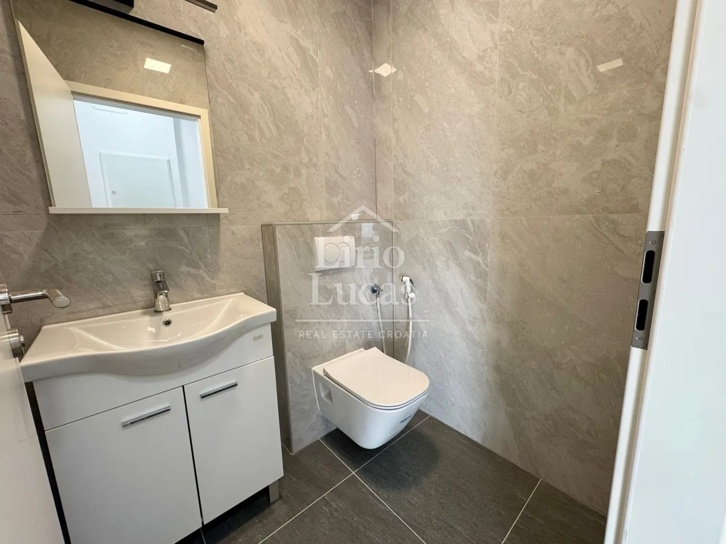 ekskluzivna zgrada površine 302m 2 s pogledom na more - lovran - slika 26