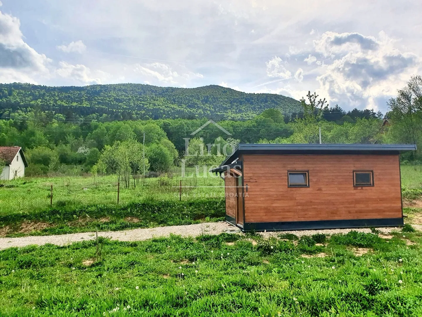 građevinsko zemljište u srcu like 1457m2 - slika 3