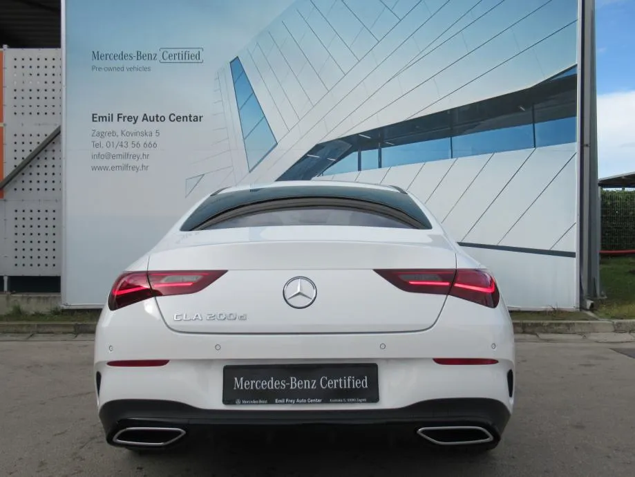 mercedes-benz cla 200 d amg line / night paket / 19" / keyless - slika 5