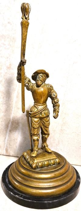antique skulptura u bronci na postolju 2 - Zagreb