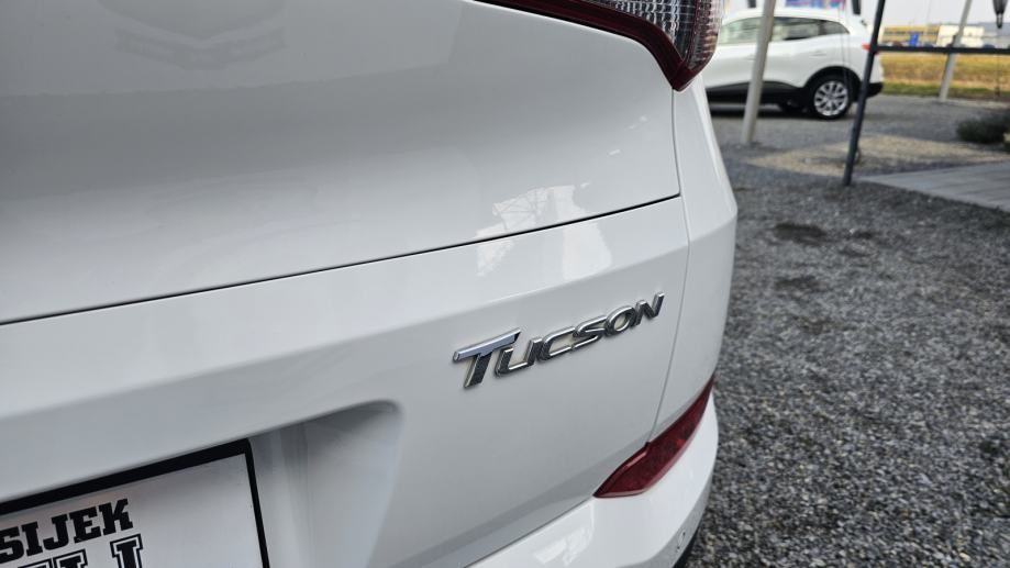 hyundai tucson 1.7 crdi,xenon,panorama,navigacija,kamera,gr.sj,alu 17, - slika 8