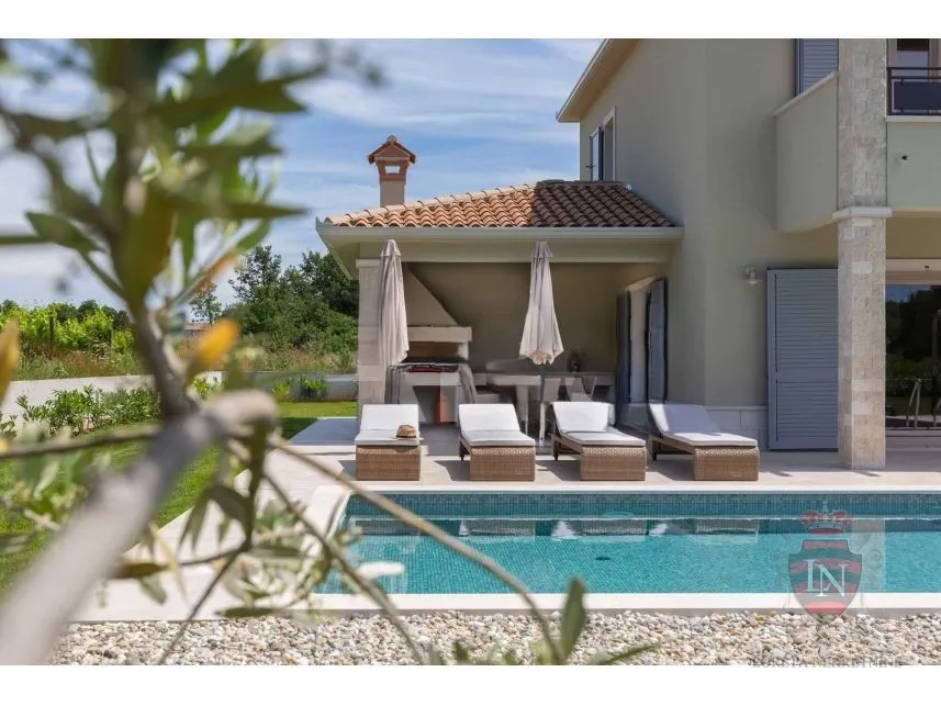 vila s bazenom na parceli od 1 300 m2, labin, istra - slika 9