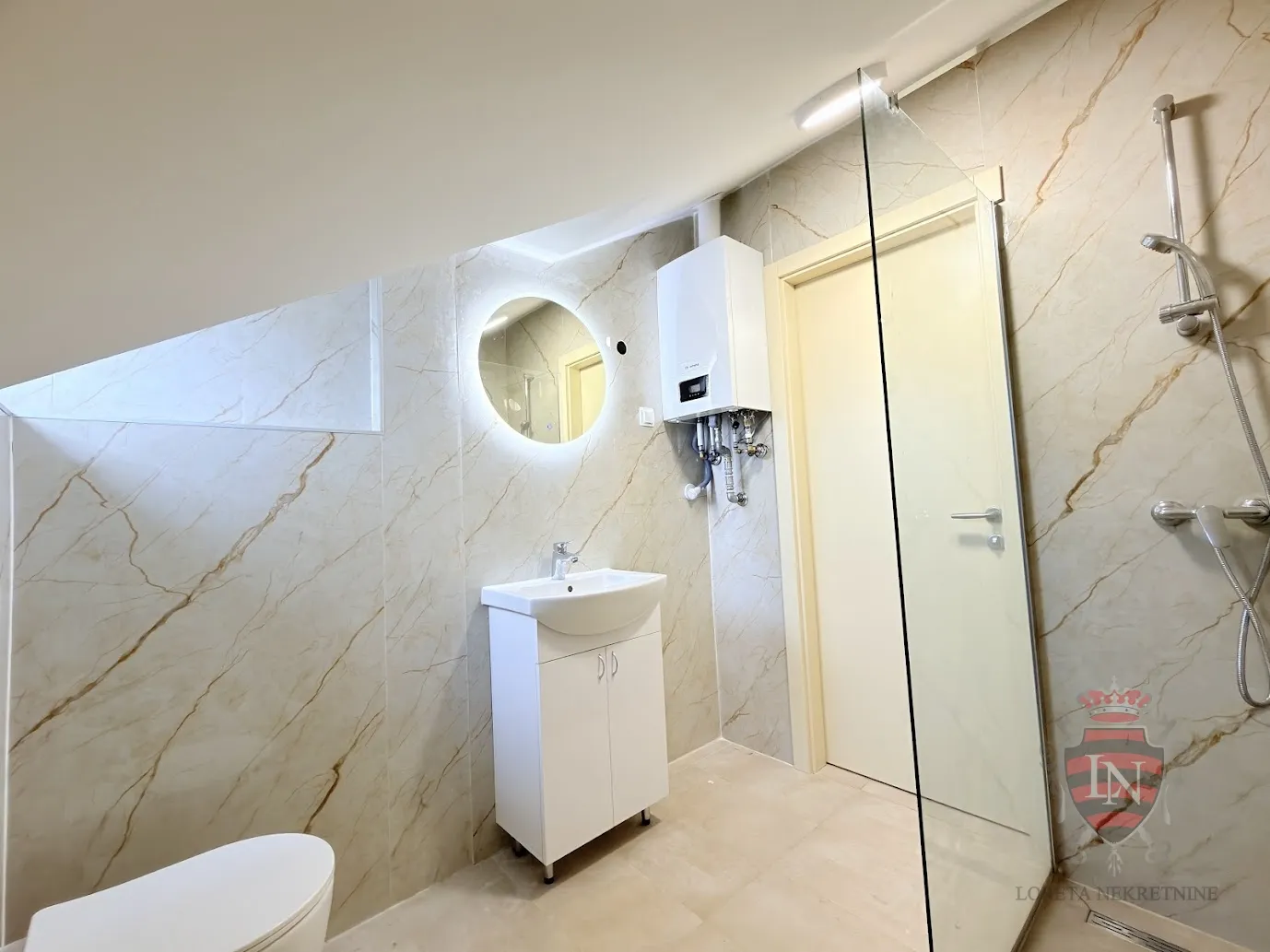 prostor centar, park zrinjevac 75 m2 - slika 9