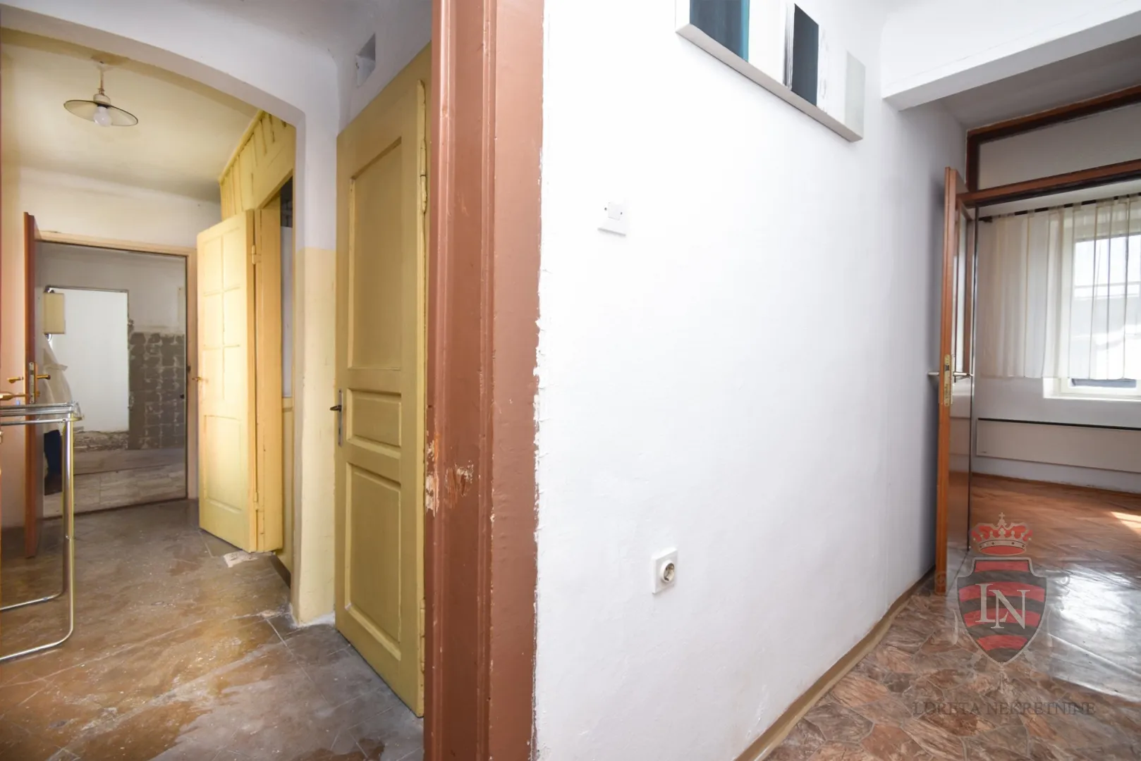 dvoetažni renovirani stan 66 m2, šibenik - slika 7