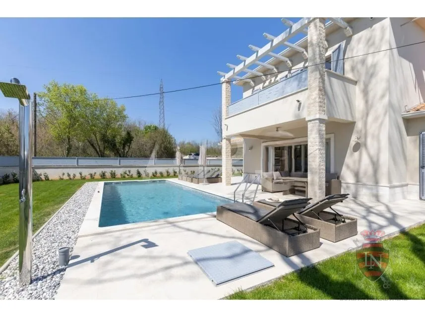 vila s bazenom, labin - slika 7