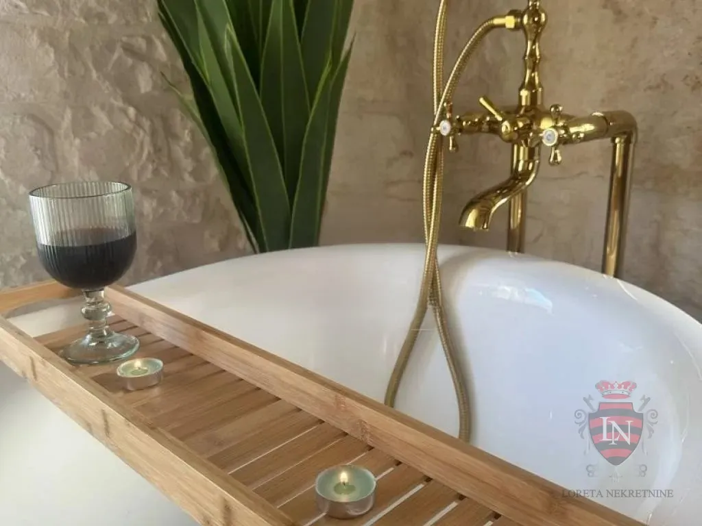 kamena kuća s bazenom 160 m2, tinjan - slika 8