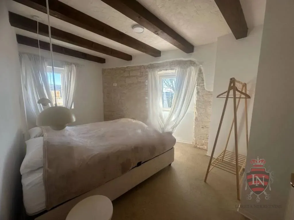 kamena kuća s bazenom 160 m2, tinjan - slika 20