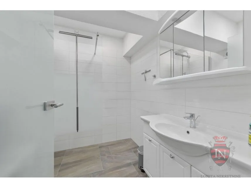 vila u blizini mora 302 m2, labin, istra - slika 21