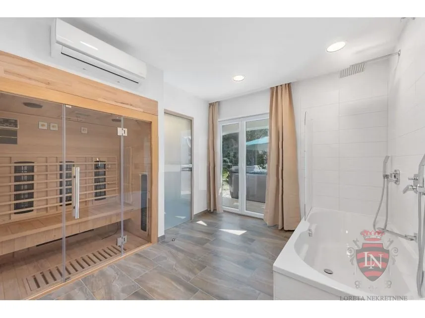 vila u blizini mora 302 m2, labin, istra - slika 26