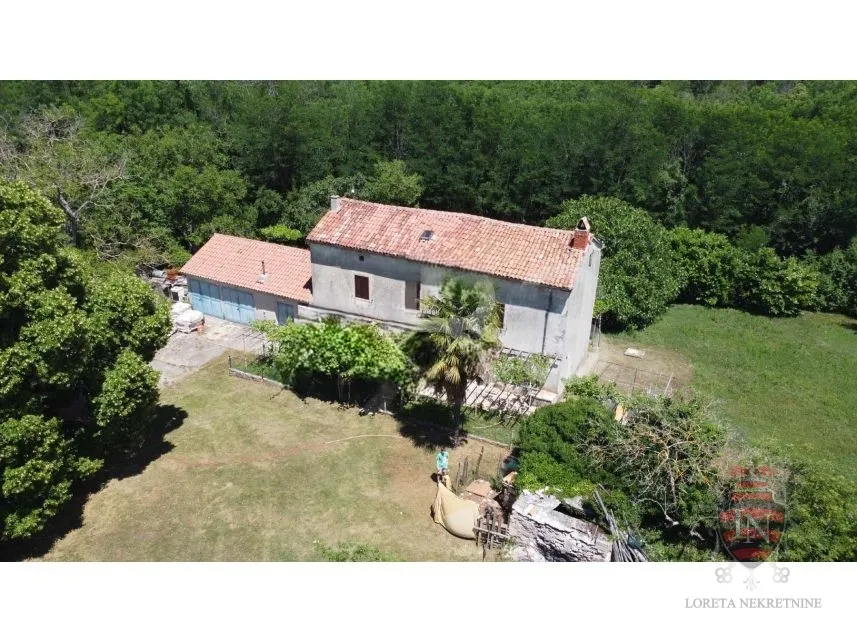 imanje za prodaju oko 50 000 m2 s kućom, istra - slika 2