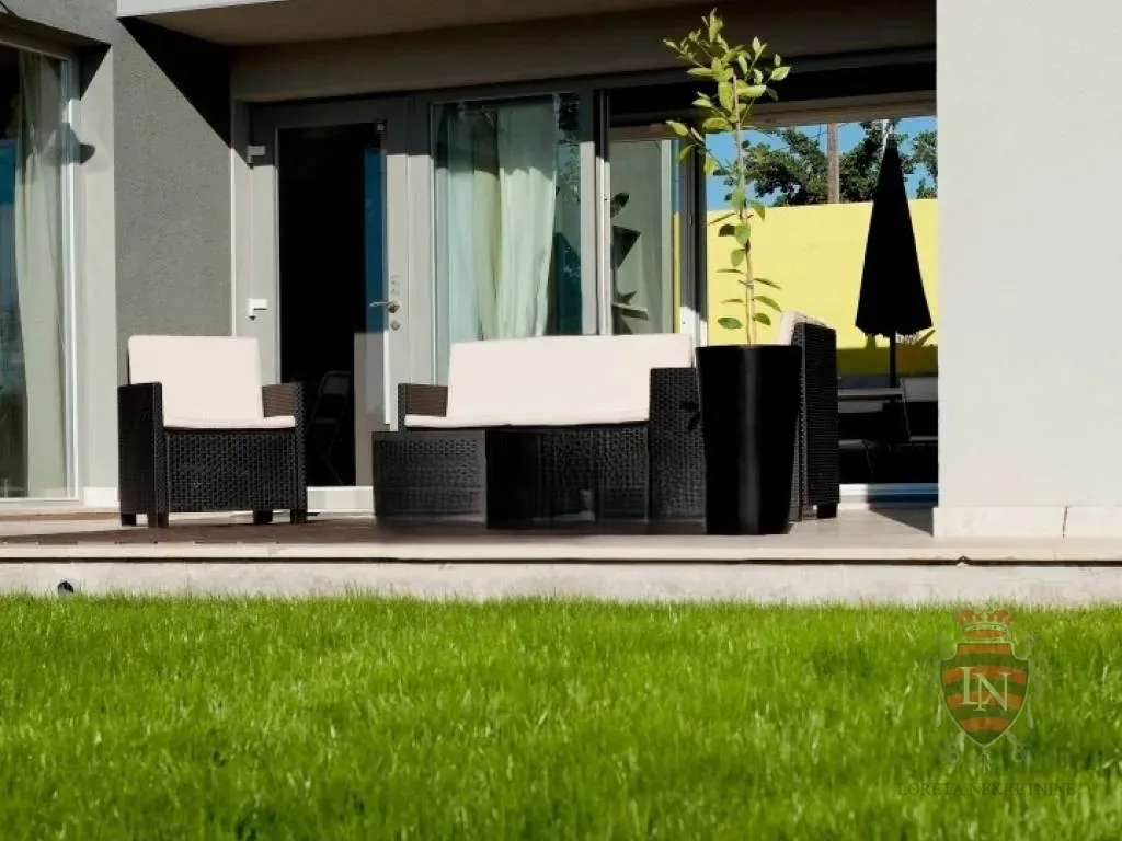 kuća poreč 120 m2 na parceli od 324 m2 - slika 18