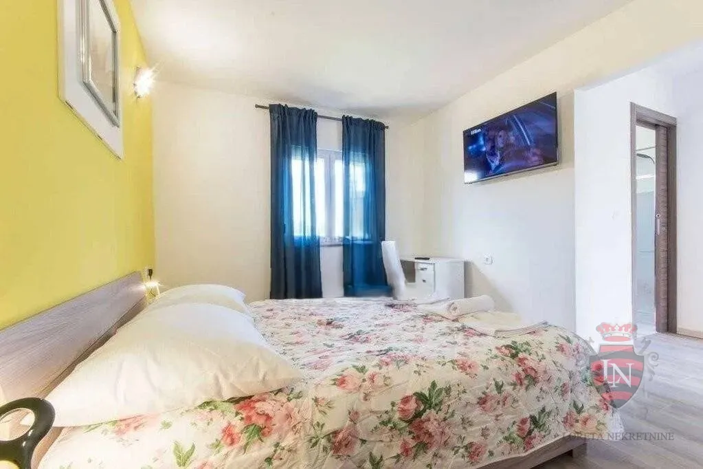 kuća s bazenom 270 m2, labin - slika 8