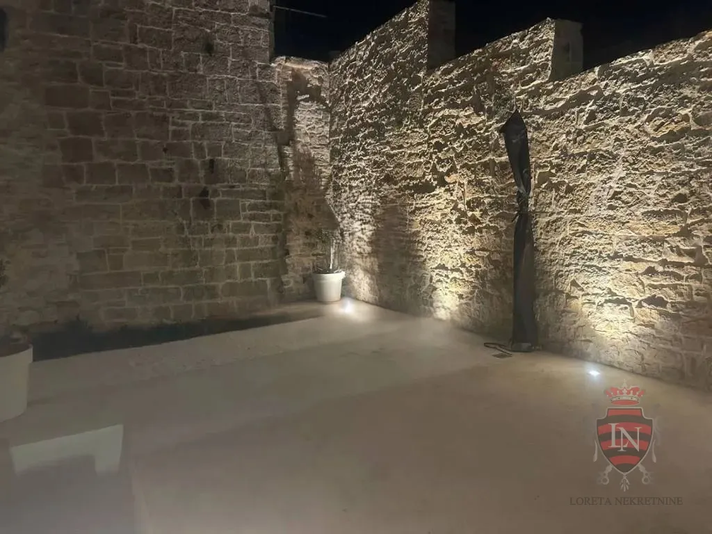 kamena kuća s bazenom 160 m2, tinjan - slika 19