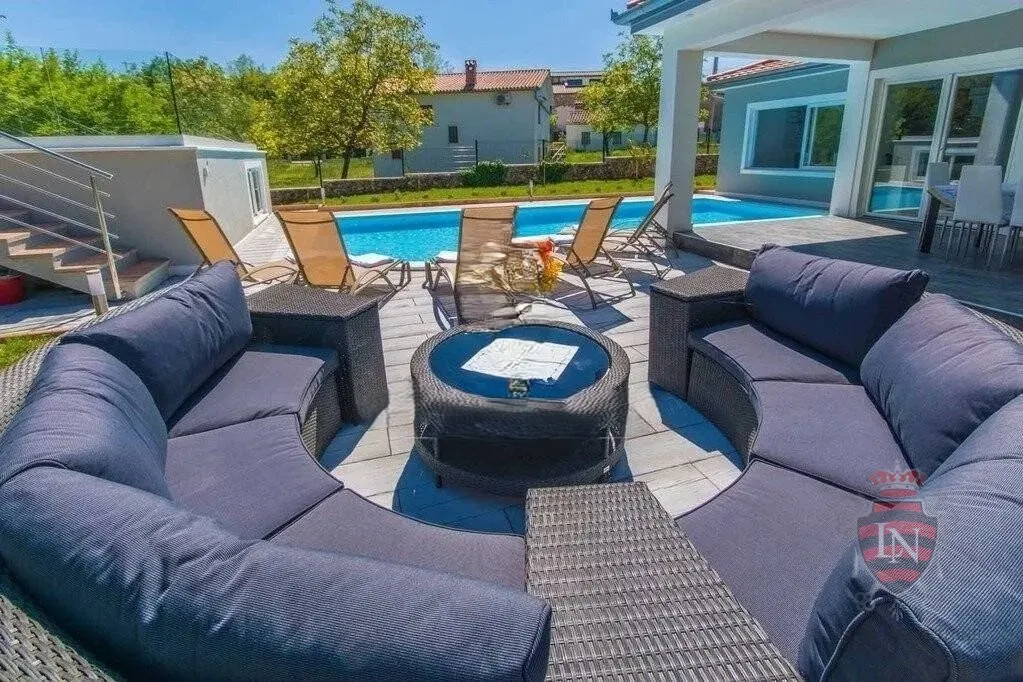kuća s bazenom 270 m2, labin - slika 7