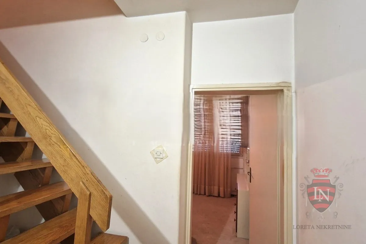 dvoetažan stan šibenik, 102 m2 - slika 9