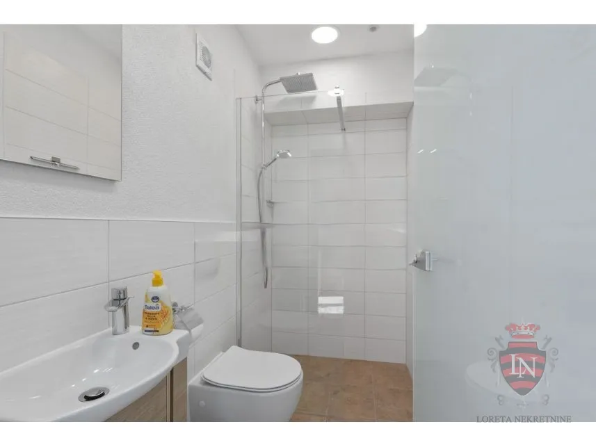 vila u blizini mora 302 m2, labin, istra - slika 32