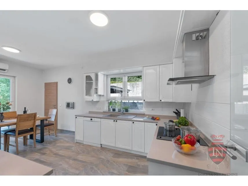 vila u blizini mora 302 m2, labin, istra - slika 14