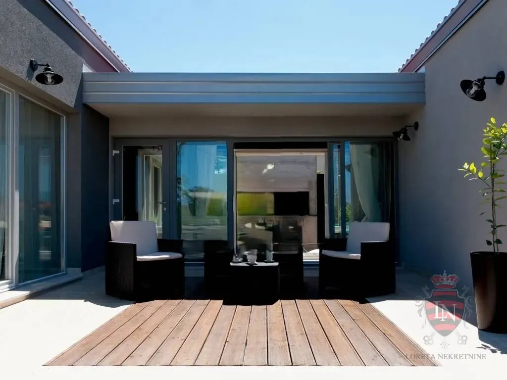 kuća poreč 120 m2 na parceli od 324 m2 - slika 23