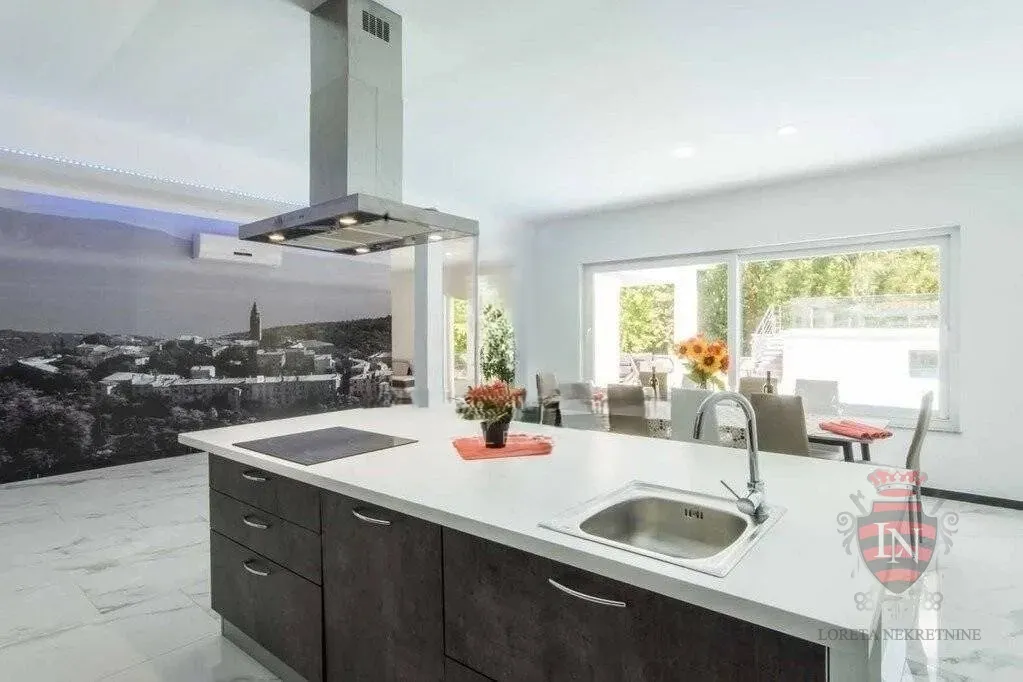 kuća s bazenom 270 m2, labin - slika 11