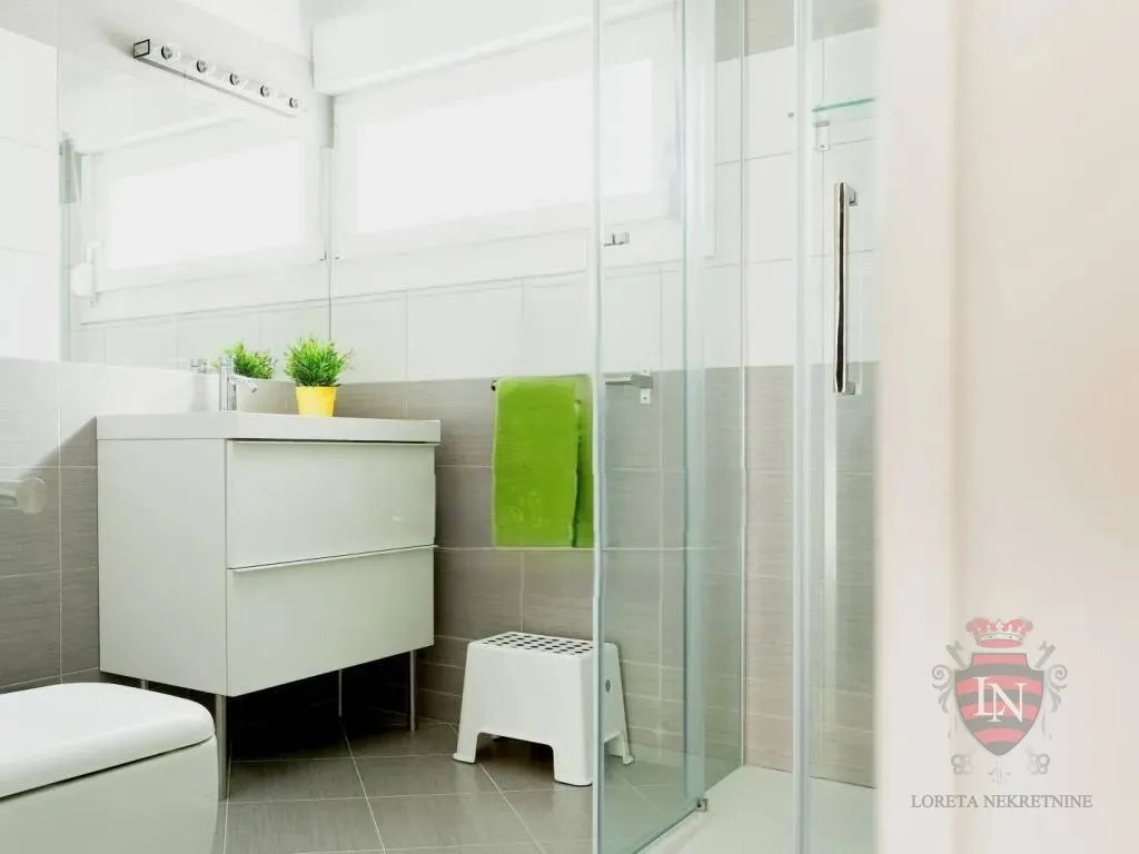 kuća poreč 120 m2 na parceli od 324 m2 - slika 20