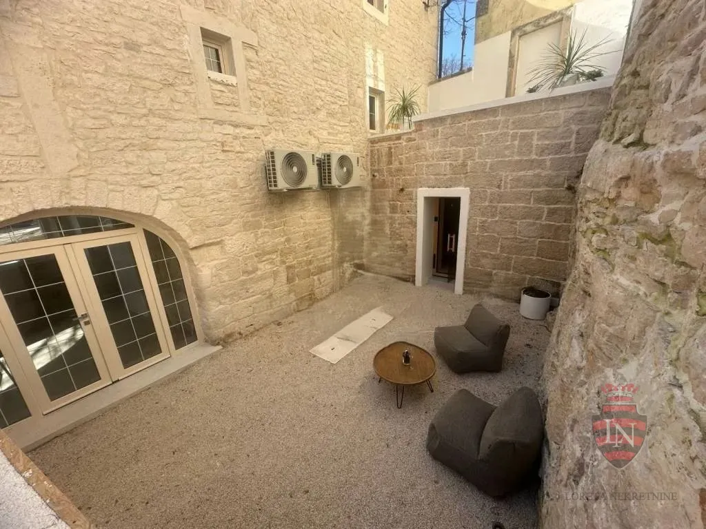 kamena kuća s bazenom 160 m2, tinjan - slika 13