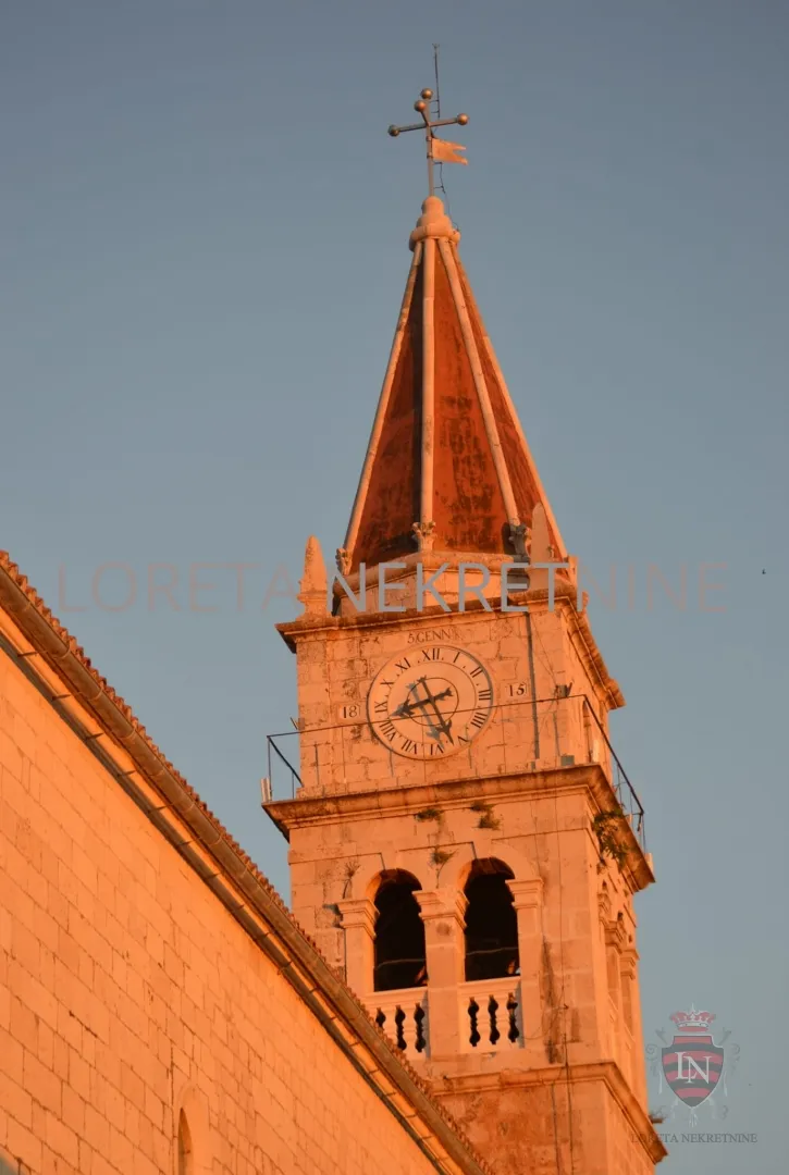 zemljište 378 m2 s kućom postira, otok brač - slika 3