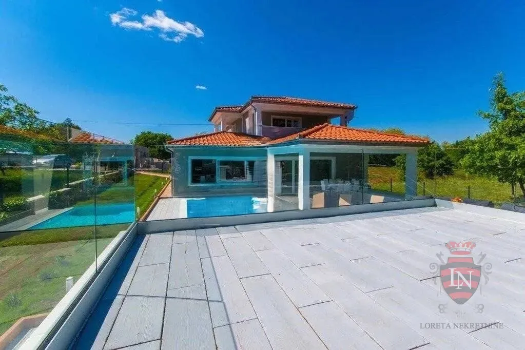 kuća s bazenom 270 m2, labin - slika 2