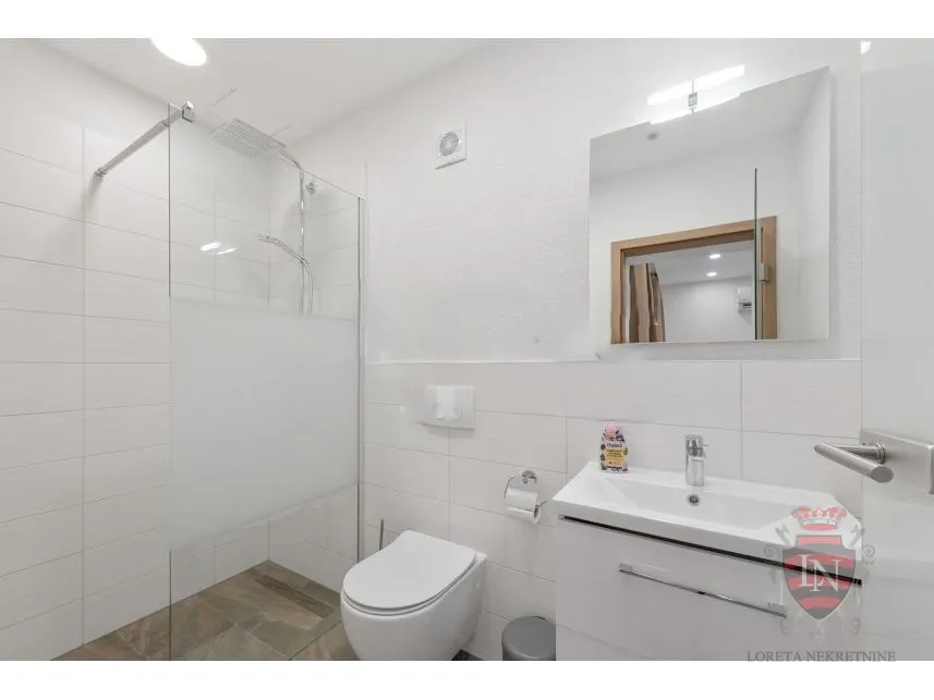 vila u blizini mora 302 m2, labin, istra - slika 22