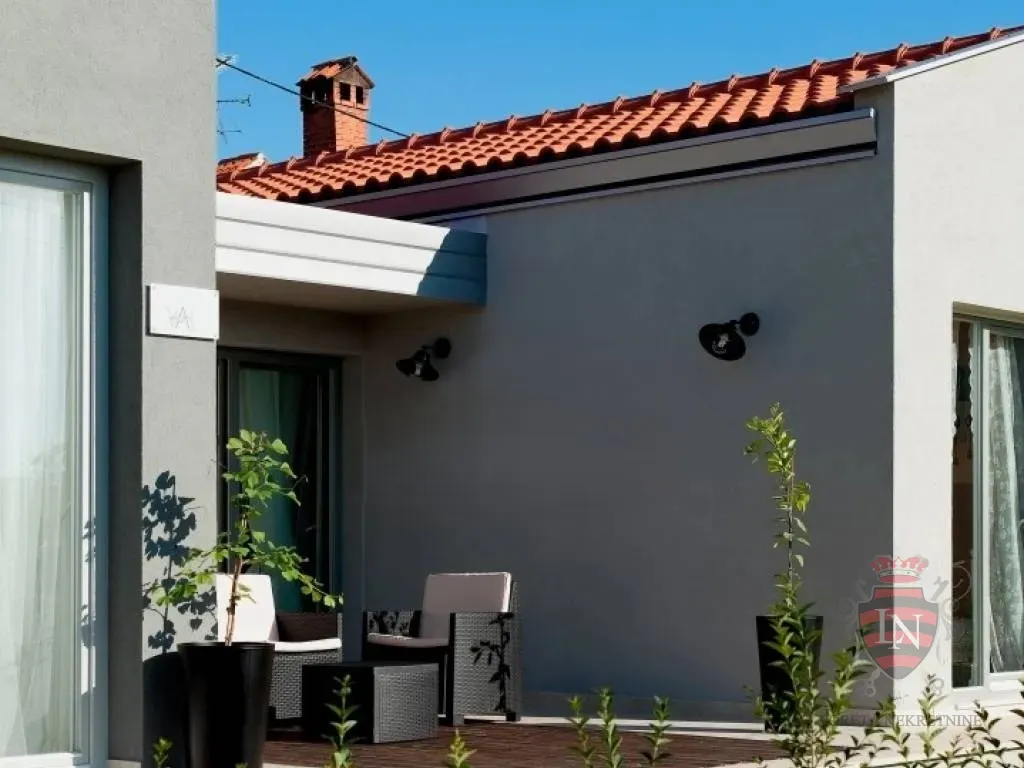 kuća poreč 120 m2 na parceli od 324 m2 - slika 17