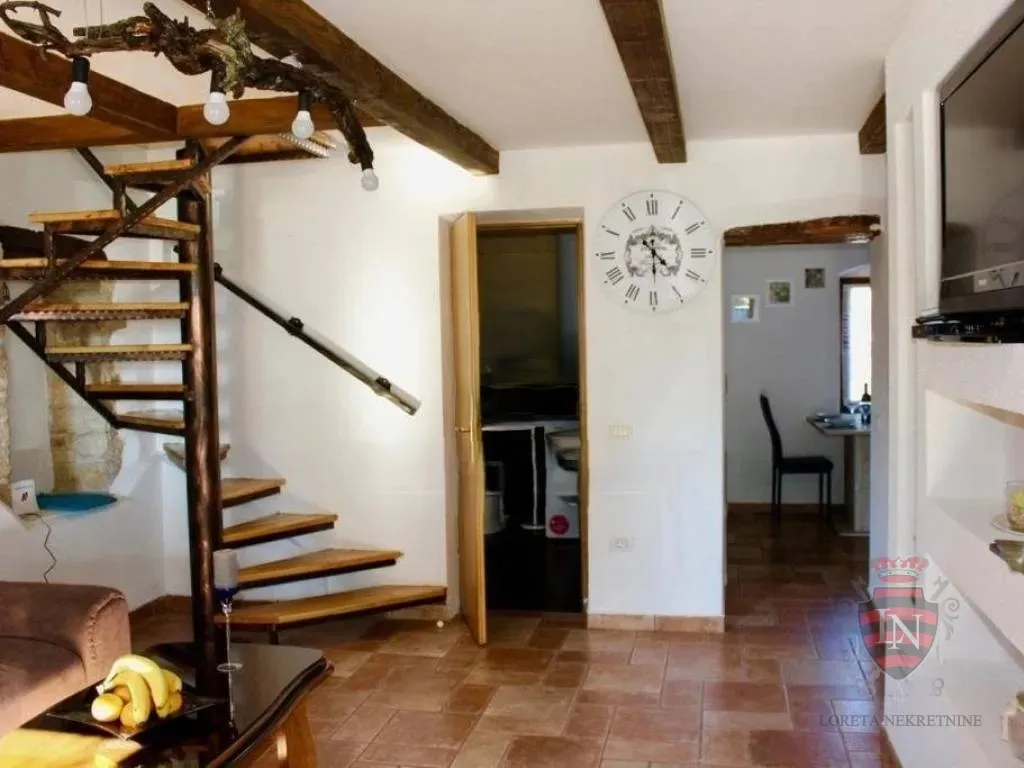 kuća s bazenom buje 220 m2 - slika 8
