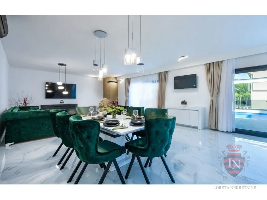 moderna kuća s bazenom, labin 187 m2 - slika 14