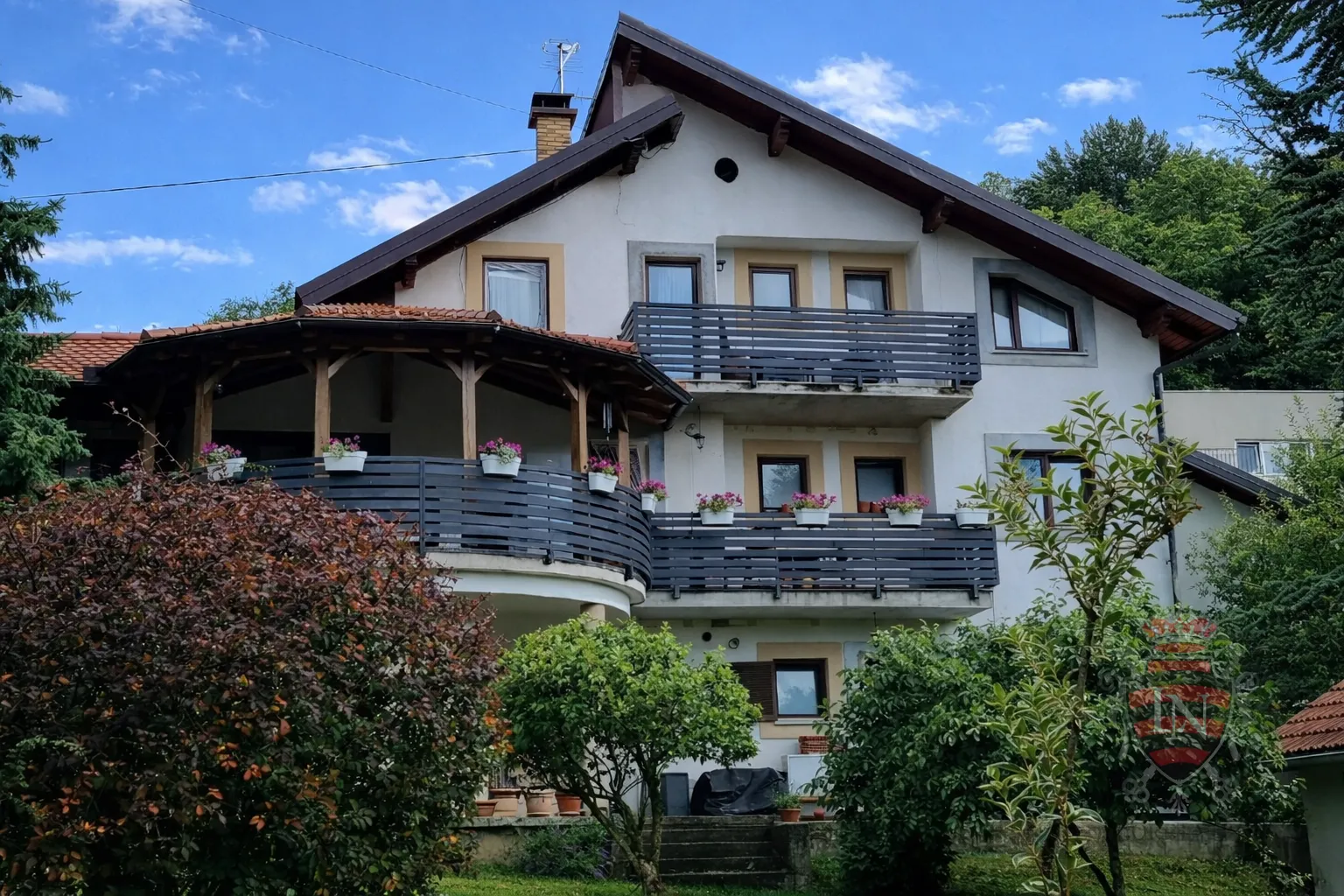 samobor kuća 396 m2 na parceli od 1000 m2 - slika 2