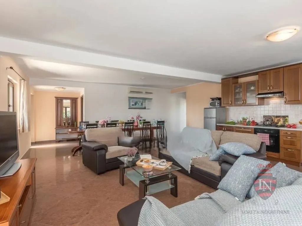 kuća s bazenom 160 m2, barban - slika 9