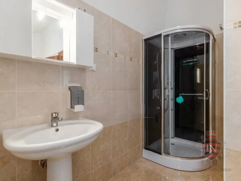 kuća s bazenom 160 m2, barban - slika 18