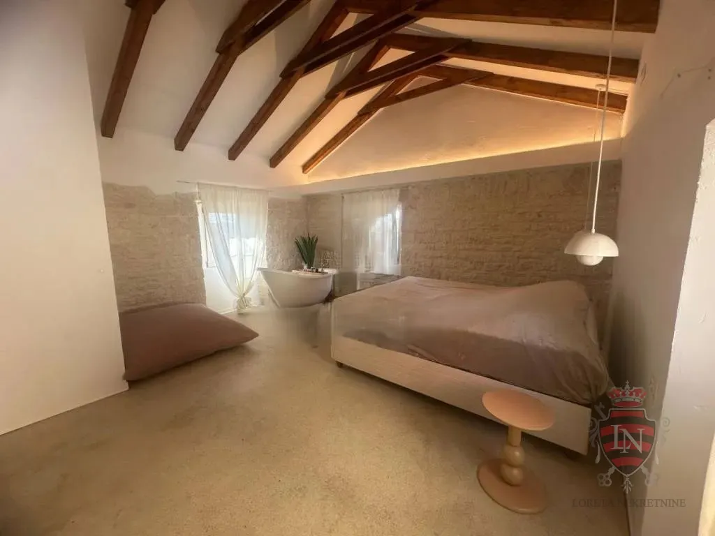 kamena kuća s bazenom 160 m2, tinjan - slika 24