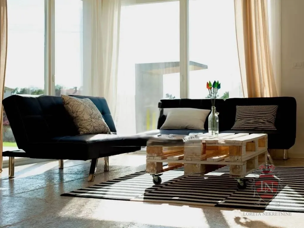 kuća poreč 120 m2 na parceli od 324 m2 - slika 14