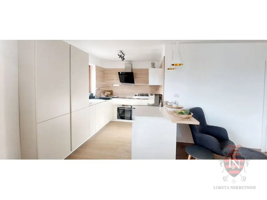 kuća s bazenom 172 m2 + okućnica, labin - slika 20